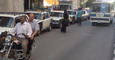 بالصور.. استمرار أزمة نقص السولار والبنزين بأسيوط