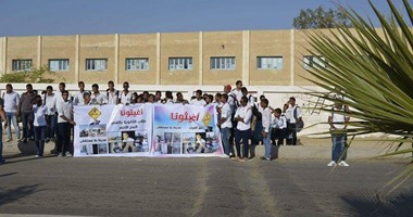 طلاب القصير يدشنون حملة "أغيثونا" بعد وفاة 5 من زملائهم فى حادث سير