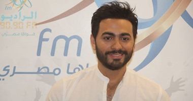 تامر حسنى يصل القاهرة قادما من بيروت بعد مشاركته فى حفل "الموريكس"