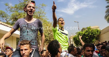 اخلاء سبيل طالبين بكفالة مالية لاتهامها بالتحريض على التظاهر بمحيط وزارة التعليم