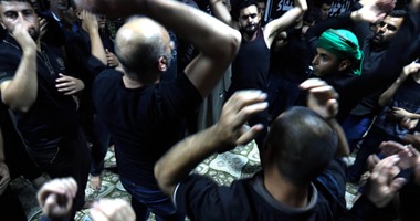 شيعة العراق يتدفقون سيرا على الاقدام لإحياء أربعينية الحسين فى كربلاء