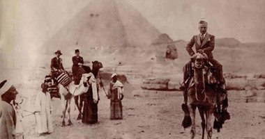 بالصور.. مش بس" يانى" و"فريمان".. نجوم جذبهم سحر الهرم أقدمهم "شارلى شابلن"