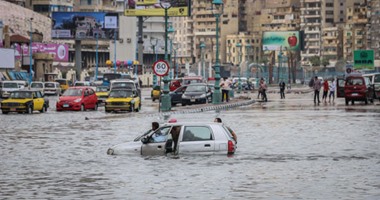 "القابضة لمياه الشرب" تنتهى من رفع 95% من مياه الأمطار بشوارع الإسكندرية
