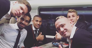 محمد صلاح فى طريق عودته إلى روما يروج لحساب صديقه "ويليامز"