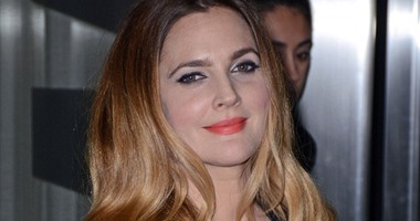 بالصور.. درو باريمور وطونى كولات فى عرض فيلمهما "Miss You Already"