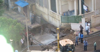 صحافة المواطن.. بالصور.. هبوط أرضى ملاصق لعقار سكنى بالإسكندرية