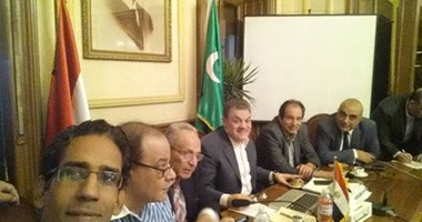 غرف عمليات الأحزاب ترصد مخالفات اليوم الثانى لجولة الإعادة.. المصريين الأحرار: الإقبال متوسط بالقرى.. الوفد: خرق الصمت الانتخابى.. والمصرى الديمقراطى: رشاوى للناخبين بين 200 و500 جنيه للصوت