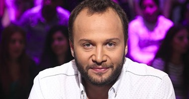 مكسيم خليل يغادر القاهرة بعد انتهائه من تصوير مسلسل "ليلة"
