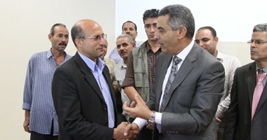 وزير النقل يكرم سائق قطار حصل عل الدكتوراة بعدما كان يحمل الإعدادية فقط