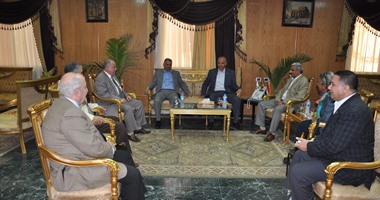 وزير الآثار يصل الوادى الجديد لافتتاح معبد "هيبس"