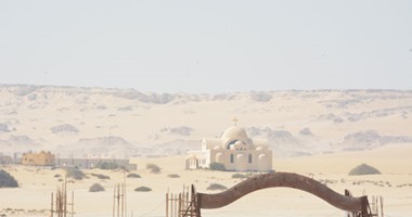 المقاولون العرب تبدأ شق الطريق الدولى بالدير المنحوت فى الفيوم