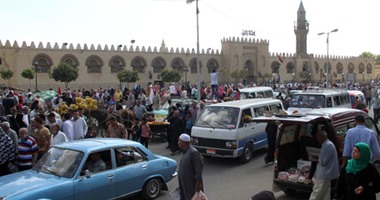 غابت مظاهرات الإخوان وحضر الباعة الجائلون حول المساجد