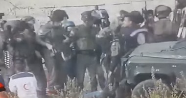 بالفيديو.. جيب عسكرى إسرائيلى يدهس فلسطينيا عمدا بالضفة الغربية