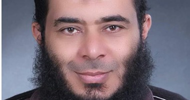 إسلاميون يهاجمون الدعوة السلفية لموافقتها على منع النقاب بتدريس جامعة القاهرة.. قيادى سلفى ساخرًا: الدعوة تحلل رؤية الطالب لـ"الشفايف" وتمنع وضع صورة للمرشحة.. وأحمد يوسف: "النور حزب العار"