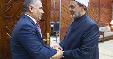 وزير الآثار يعرض على الإمام الأكبر جهود الوزارة فى ترميم الجامع الأزهر
