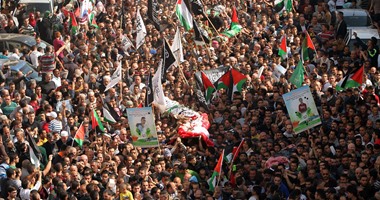 بالصور.. آلاف يشاركون فى تشييع 5 فلسطينيين قتلوا على يد الاحتلال بالضفة 