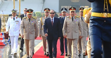 "خلى السلاح صاحى".. الرئيس يفتتح رفع كفاءة 3 وحدات عسكرية.. تطوير معسكرات بالفرقتين الرابعة المدرعة و"السابعة" والمنطقة الغربية.. رفع الكفاءة القتالية والإدارية.. وأحدث نظم التسليح لحماية مصر وشعبها العظيم