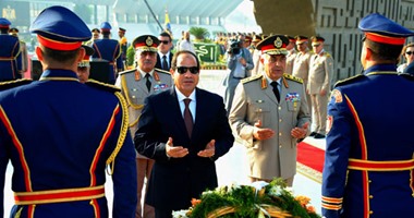 بالصور.. السيسى يضع إكليل الزهور على قبر الجندى المجهول فى ذكرى انتصارات أكتوبر