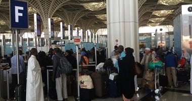 وصول أولى طلائع حجاج الخارج إلى المدينة المنورة
