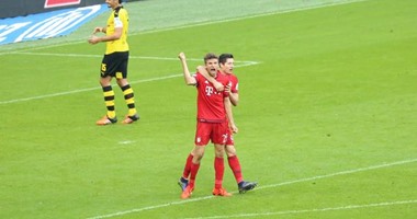 بالفيديو.. بايرن ميونيخ يُنهى الشوط الأول بهدفين فى دورتموند