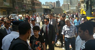 محافظ الإسكندرية يشرف على إزالة إشغالات شارع المعهد الدينى