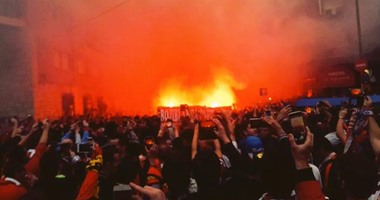 بالفيديو.. الشماريخ تغطى سماء مدريد قبل ديربى أتليتيكو والريال