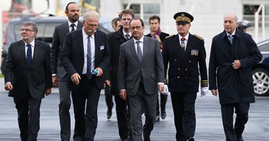 بالصور.. هولاند يزور المدرسة البحرية شمال غرب فرنسا يرافقه وزير الخارجية