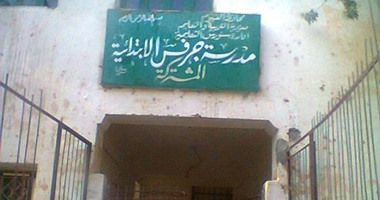 بالصور.. أولياء أمور مدرسة فى الفيوم يشتكون خطورة المبنى على أرواح أبنائهم
