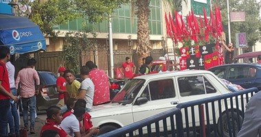 بالصور.. الجماهير الحمراء لمجلس الإدارة: "السوبر يا أهلى"