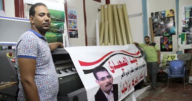 بالصور.. رحلة "البانر" من التصنيع لأسعار البيع بالأسواق المصرية