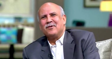 جمال بخيت يلقى قصيدته "مسحراتى العرب" بمعرض الشيخ زايد للكتاب