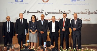 بعد حصول اللجنة الرباعية للحوار الوطنى على نوبل للسلام.. أين المجتمع المدنى المصرى من نظيره التونسى.. الانقسامات الأيدولوجية بين المنظمات والبحث عن"السبوبة" وراء ضعفها..ورفض الإخوان للحوار شماعة الفشل