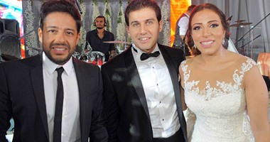 بالصور.. حماقى يشعل زفاف محمد مصطفى ونرمين أبو العينين..