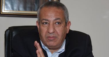 "الننى" يوقع للمصرى "سراً" 