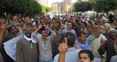 أنباء عن توافد أعضاء الجماعة لفض الاعتصام أمام محافظة المنوفية 