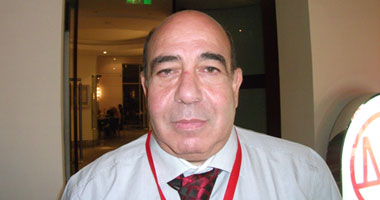 مصطفى العوضى يقدم بحثًا لإنتاج لقاح جديد لفيروس "سى"