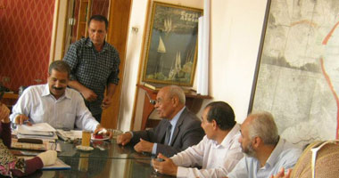 بالصور.. أول اجتماعات لجنة إغاثة السوريين بالسويس