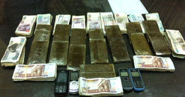 ضبط عاطل وبحوزته طربتين من مخدر الحشيش بالإسكندرية