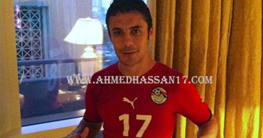 الصقر يحتفل بـ"عمادة" لاعبى العالم مع الحسن وملك