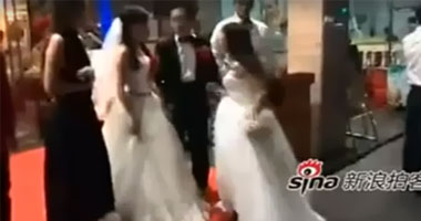 بالفيديو.. "خناقة" بين العروس والعشيقة على طريقة الأفلام العربى 