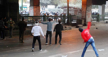 اشتباكات بين الأمن والمتظاهرين فى شارع طلعت حرب