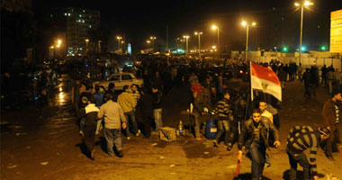 متظاهرو التحرير يعترضون على مظاهر الاحتفال بالميدان
