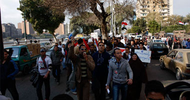 مسيرة تضم رجال دين تدعو متظاهرى الداخلية إلى العودة للتحرير 