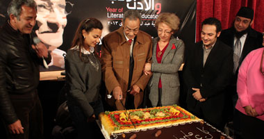  بالصور.. ساقية الصاوى تحتفل بعيد ميلاد بهاء طاهر 