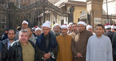 تجمهر أئمة المساجد بالمنيا أمام مديرية الأوقاف للمطالبة بالحد الأدنى