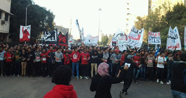 الألتراس يحتشد أمام بوابة الأهلى بالجزيرة