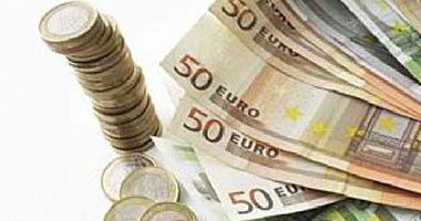 اليورو يهبط لأدنى مستوى فى 5 أيام قبيل اجتماع المركزى الأوروبى