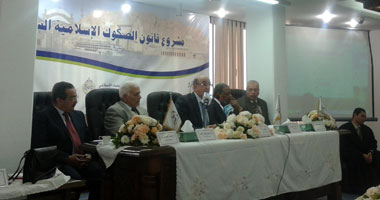 وول ستريت جورنال: "الصكوك الإسلامية" لا يمكنها إنقاذ الاقتصاد المصرى.. محللون دوليون: حديث الحكومة عن تحقيق 10 مليارات دولار سنوياً من خلالها غير واقعى.. والسندات تحتاج للاستقرار السياسى والأمن