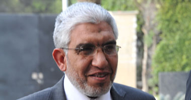 وزير النقل ينجح فى الخروج من ورش أبو زعبل عبر باب خلفى بعد احتجازه