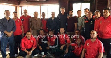 "عزومة فطار" من "جاريدو" لعمال غرفة ملابس الأهلى